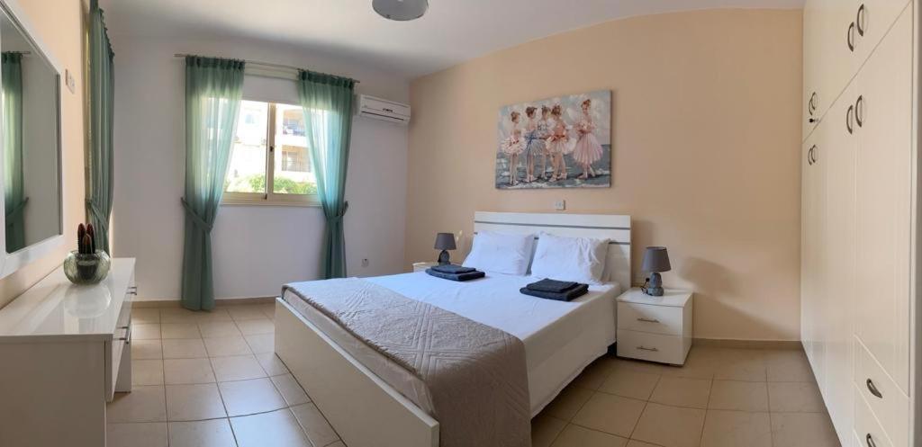 Royal Seacrest Residence Paphos Exterior foto