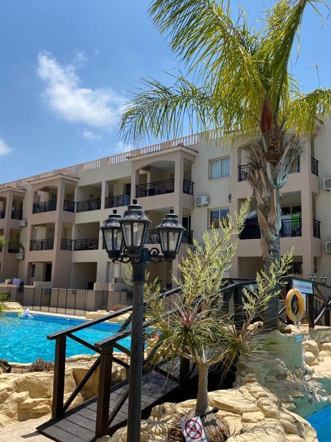Royal Seacrest Residence Paphos Exterior foto