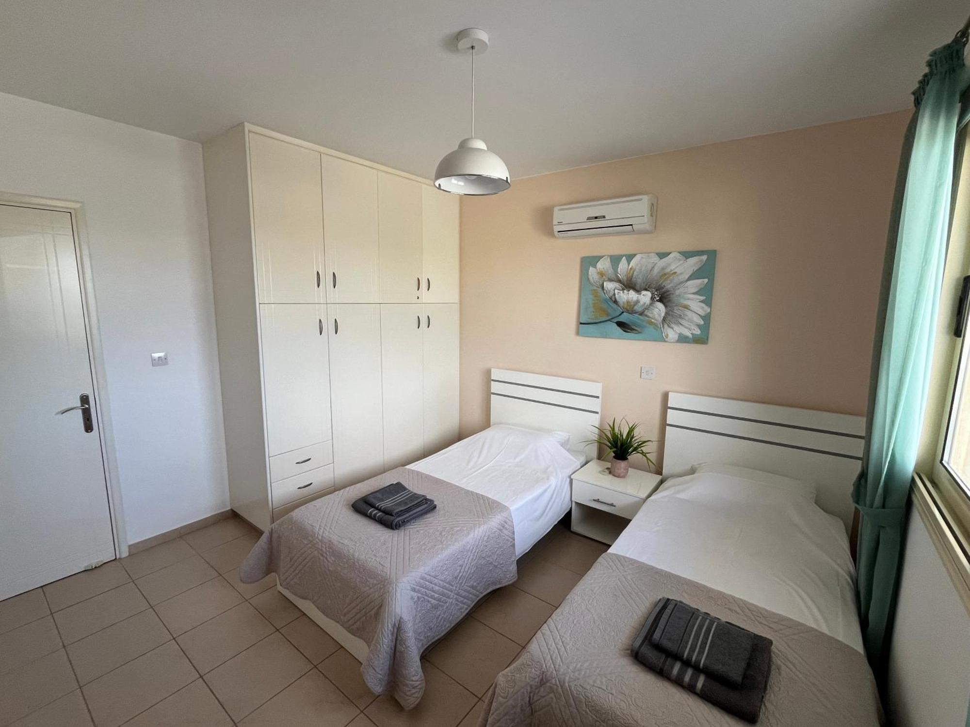 Royal Seacrest Residence Paphos Exterior foto